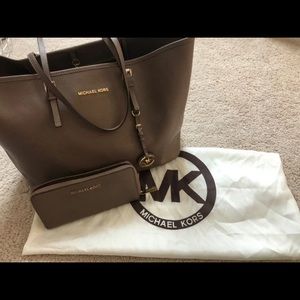 Like new Michael Kors tote and matching wallet